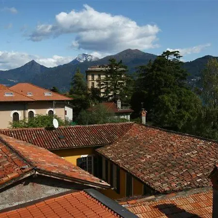 Sleeps 5 Apartment Menaggio