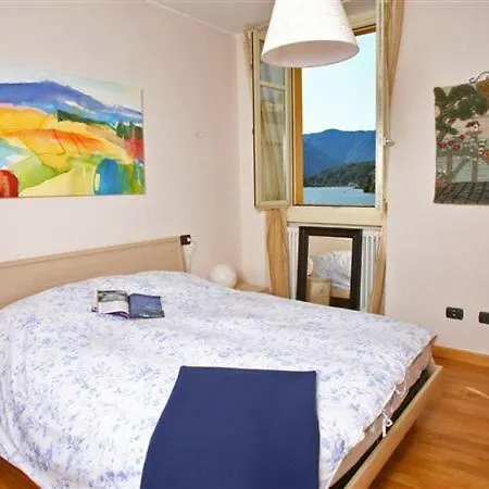 Sleeps 5 Apartment Menaggio